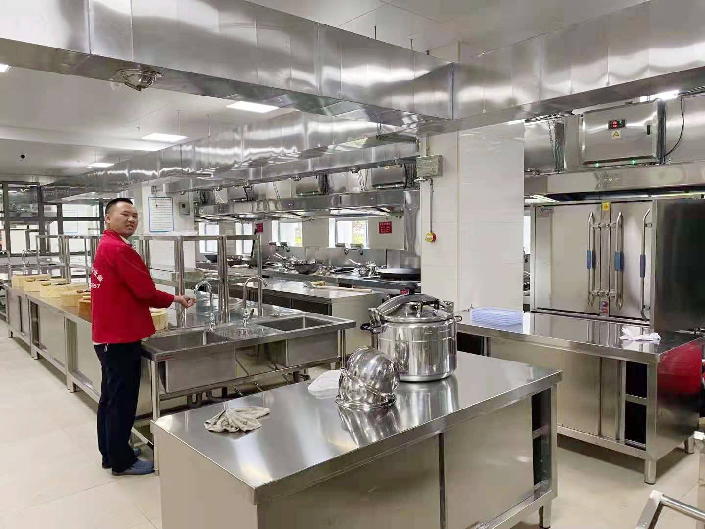 食堂芭乐视频官网下载在线播放设备