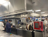 饭店餐饮猛火灶厂家告诉你餐饮芭乐视频官网下载在线播放设备和家用芭乐视频官网下载在线播放设备有什么不同