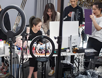 芭乐APP下载污芭乐视频官网下载在线播放设备----“网红经济”时代来临，商用芭乐视频官网下载在线播放设备行业改如何玩转?